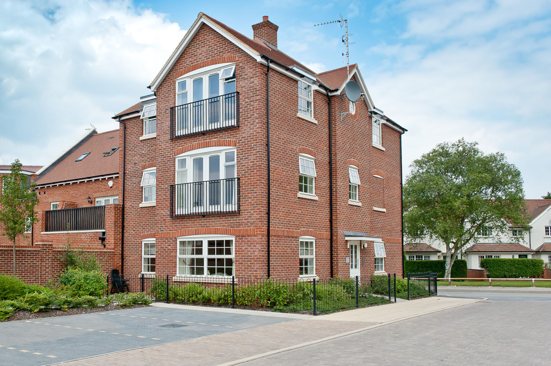 Abbey Red Multi Brick Outhaus